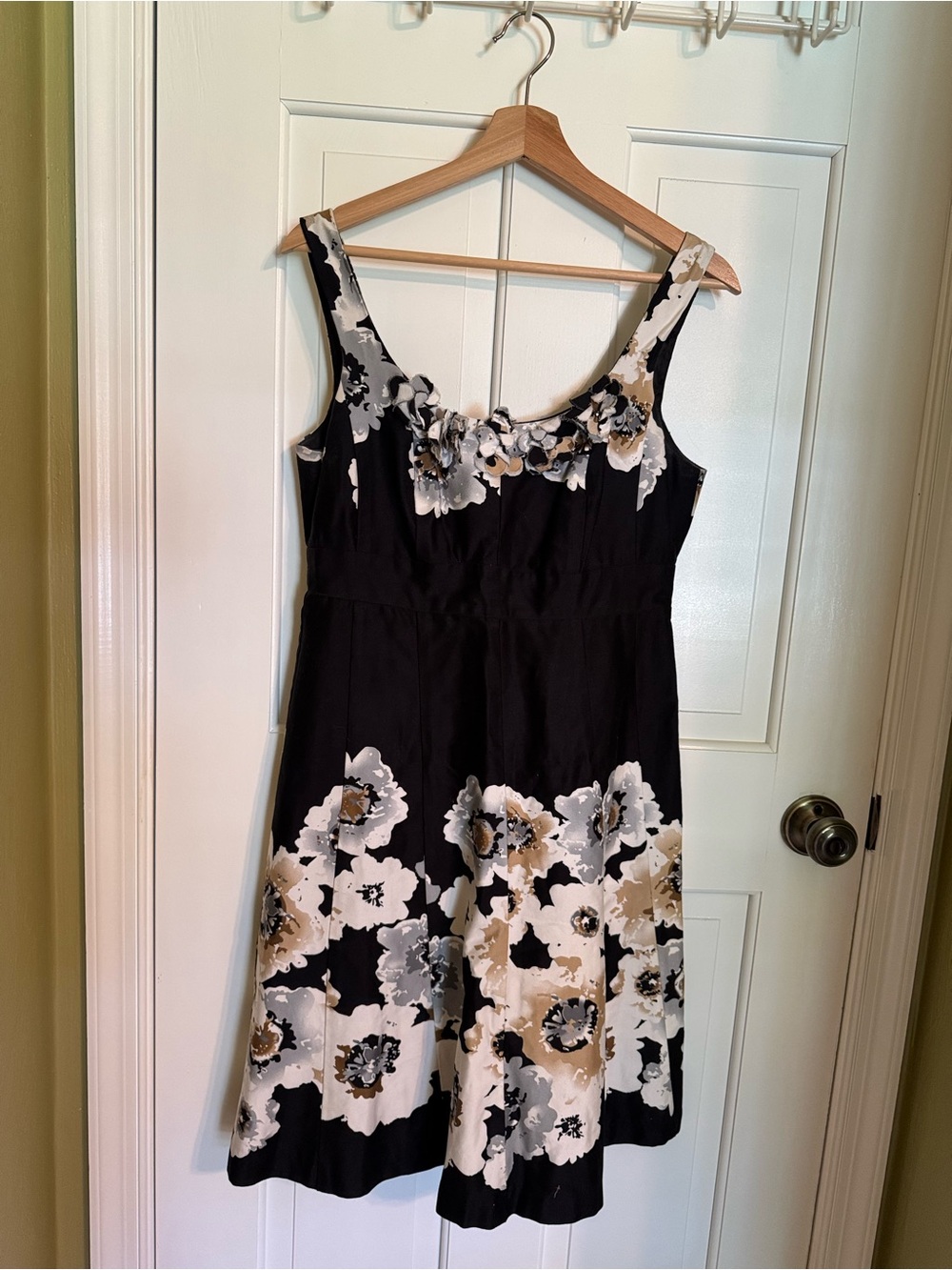 dressbarn Black Floral A-Line Sundress with White and Tan Blooms Sz 6 97% Cotton